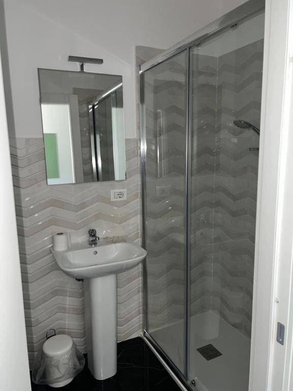 Double Room with Private Bathroom room - Image 3