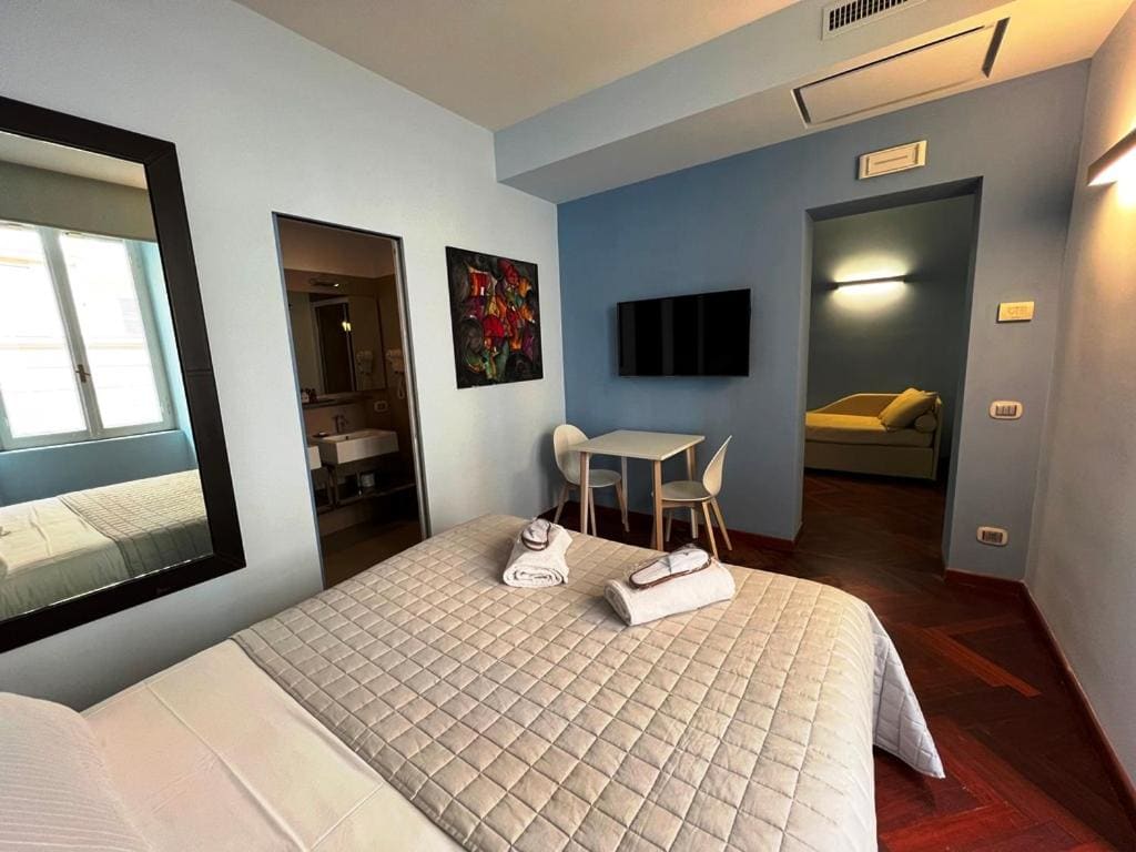 Deluxe Triple Room room - Image 2