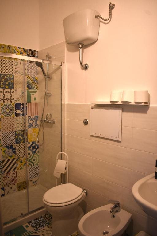 Double Room with Private Bathroom room - Image 2