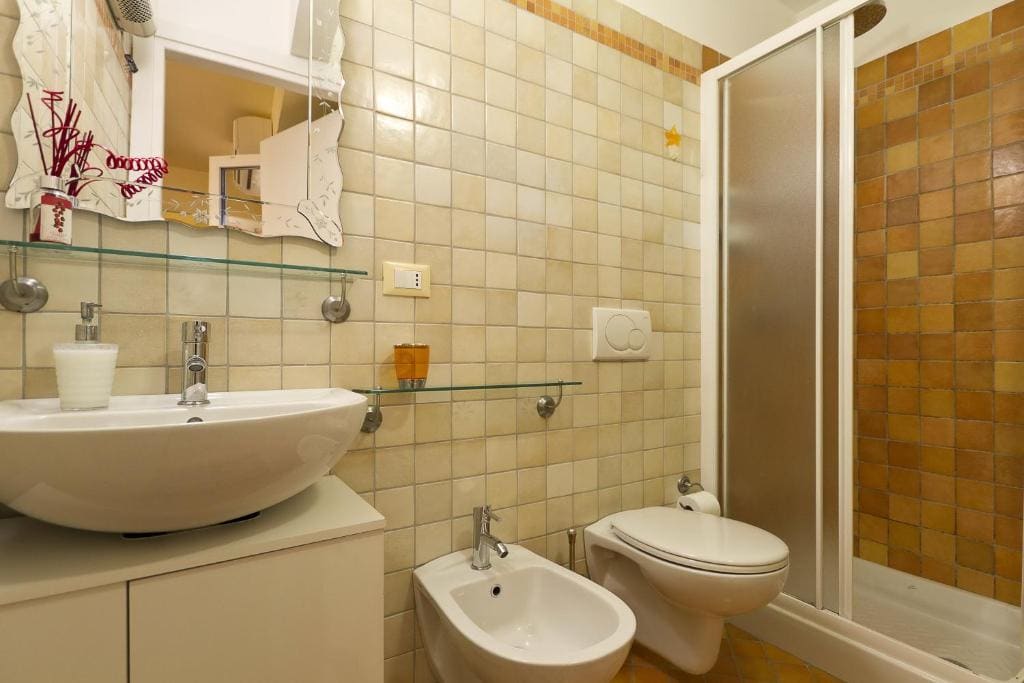 Double Room with Private Bathroom room - Image 2