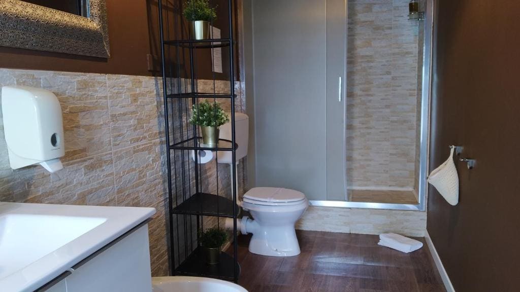 Deluxe Double Room with Balcony room - Image 3