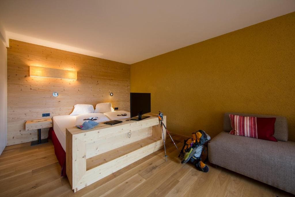 Superior Double Room with Balcony and Mountain View room - Image 1
