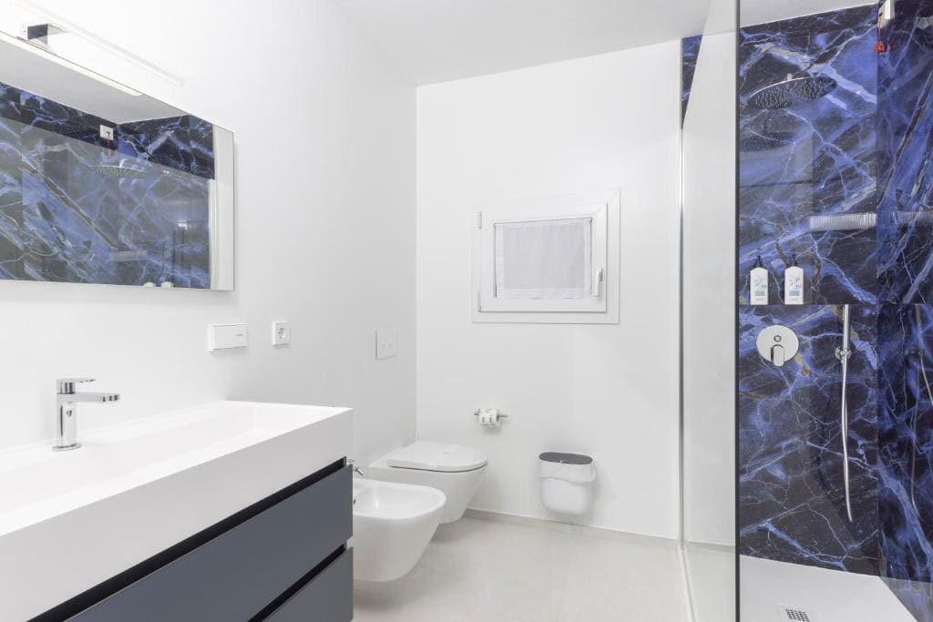 Deluxe Double Room with Sea View room - Image 1