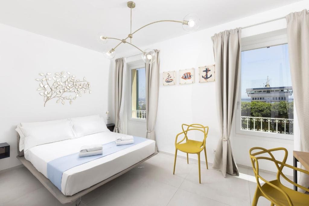 Deluxe Double Room with Sea View room - Image 3