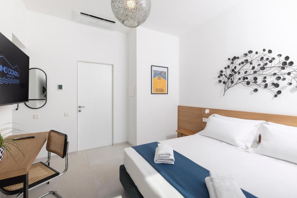 Deluxe Double or Twin Room with Sea View room - Image 2