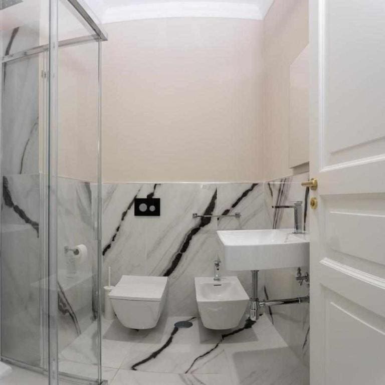 Deluxe Twin Room room - Image 3
