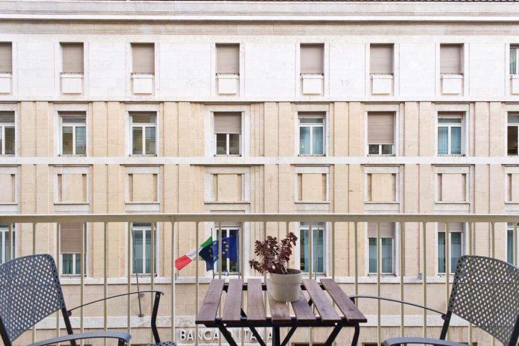 Double Room with Balcony room - Image 2