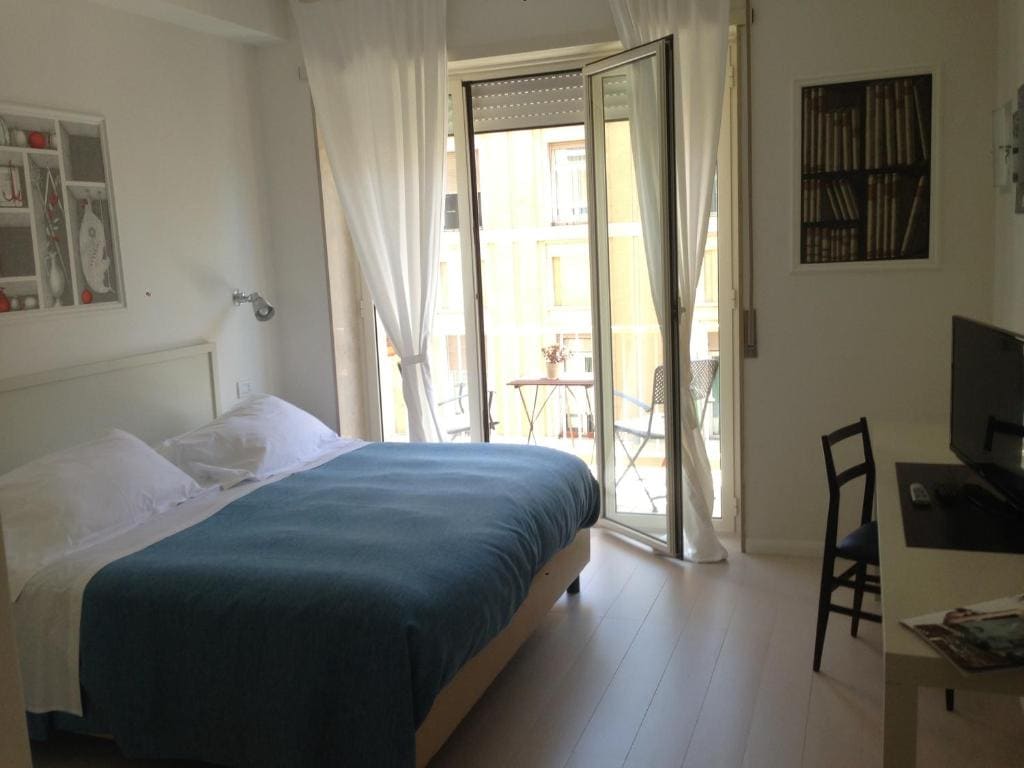 Double Room with Balcony room - Image 3