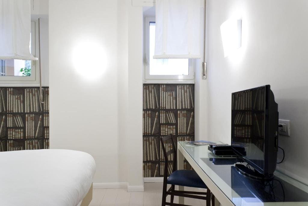 Double Room with Spa Bath room - Image 1