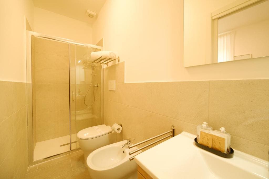 Deluxe King Room room - Image 2