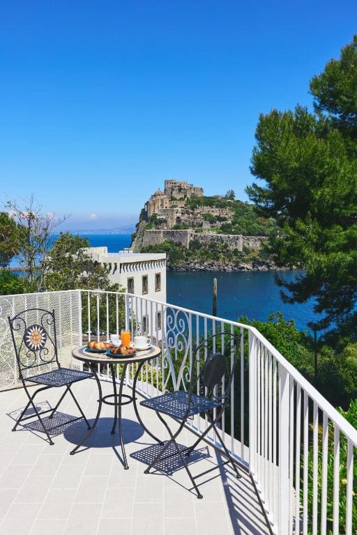 Deluxe Double Room with Castle View room - Image 1