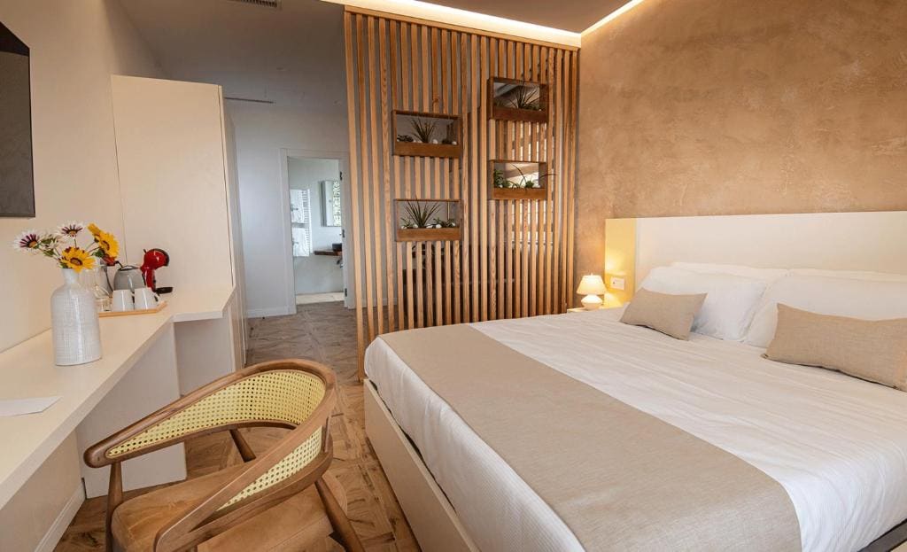 Junior Suite with Balcony room - Image 3