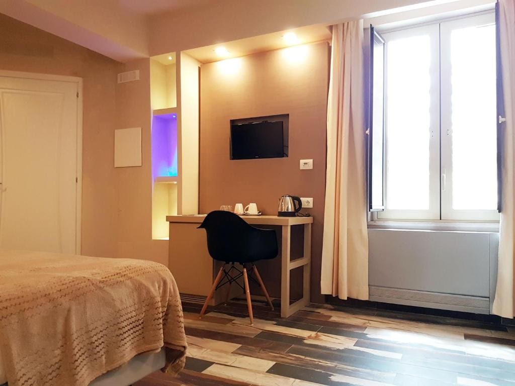 Deluxe Room room - Image 3