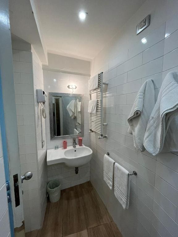 Double Room with Balcony room - Image 1