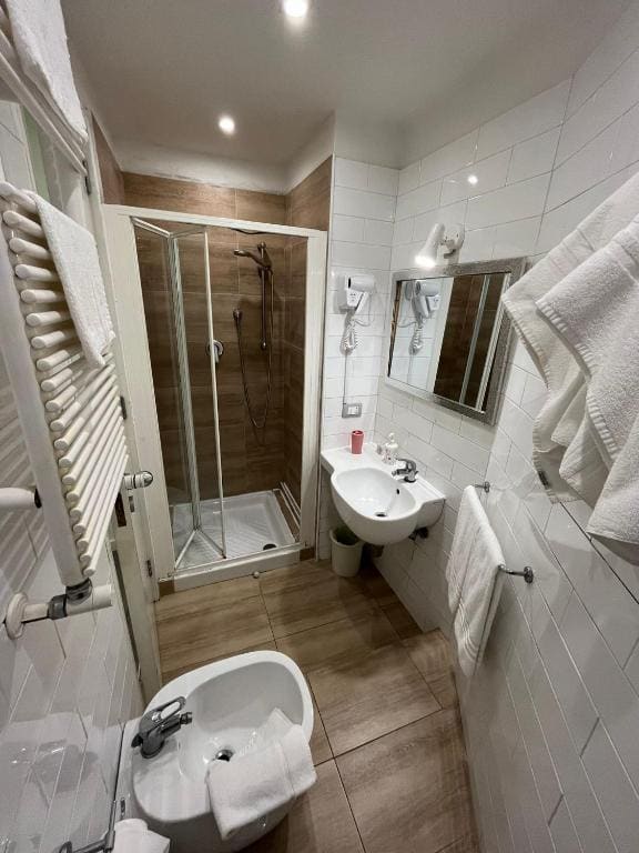 Quadruple Room with Balcony room - Image 3