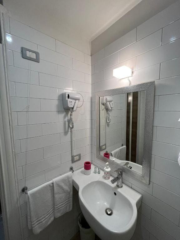 Quadruple Room with Balcony room - Image 2