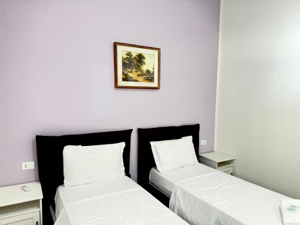 Standard Twin Room with Shared Bathroom room - Image 1