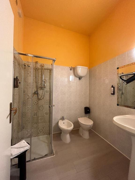 Comfort Quadruple Room room - Image 2