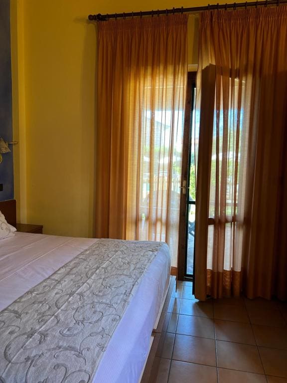 Superior Double or Twin Room with Pool View room - Image 2