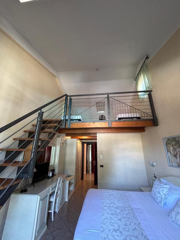 Superior Quadruple Room room - Image 3