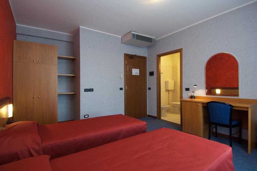 Comfort Double or Twin Room room - Image 3
