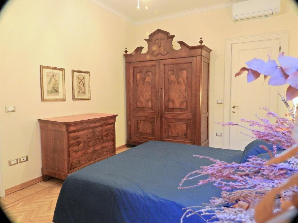 Deluxe Double Room with Shower room - Image 2