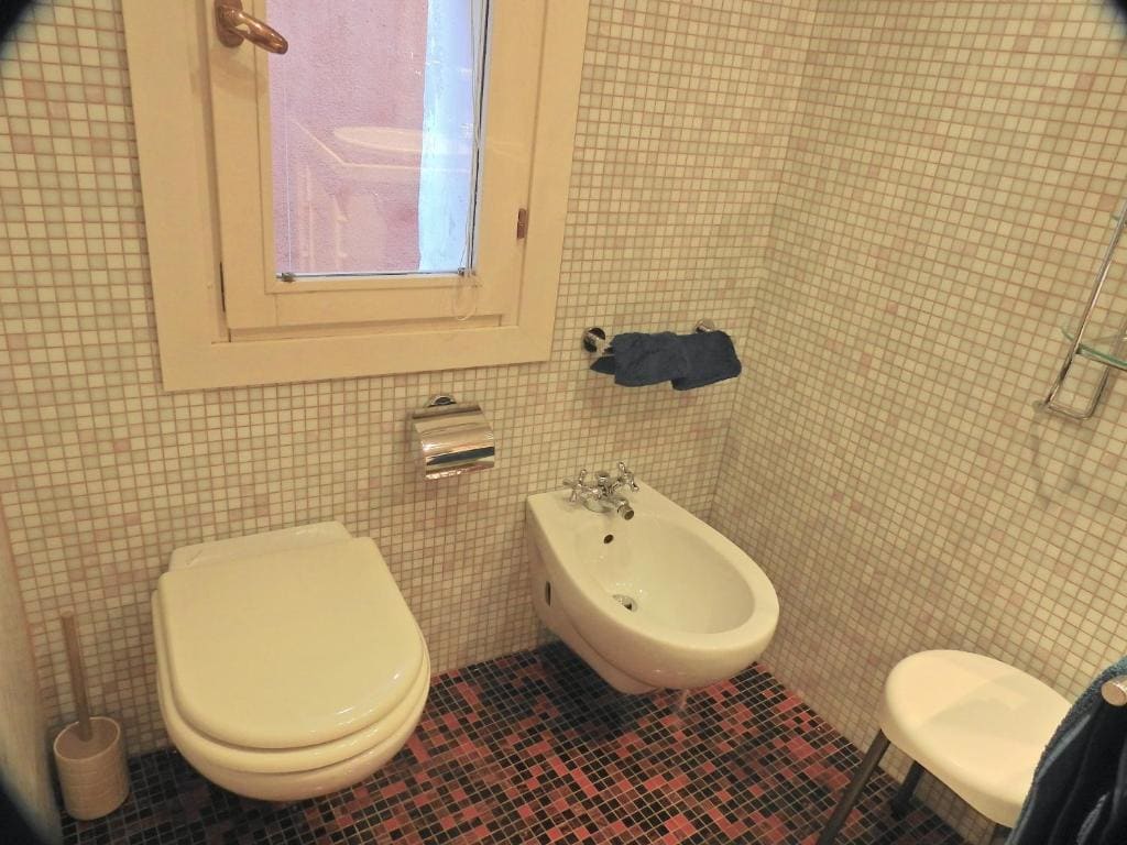 Deluxe Double Room with Shower room - Image 1