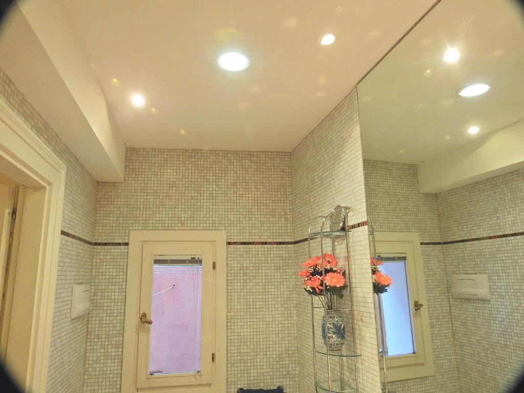 Deluxe Double Room with Shower room - Image 3