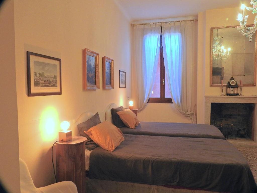 Double Room with Private External Bathroom room - Image 2