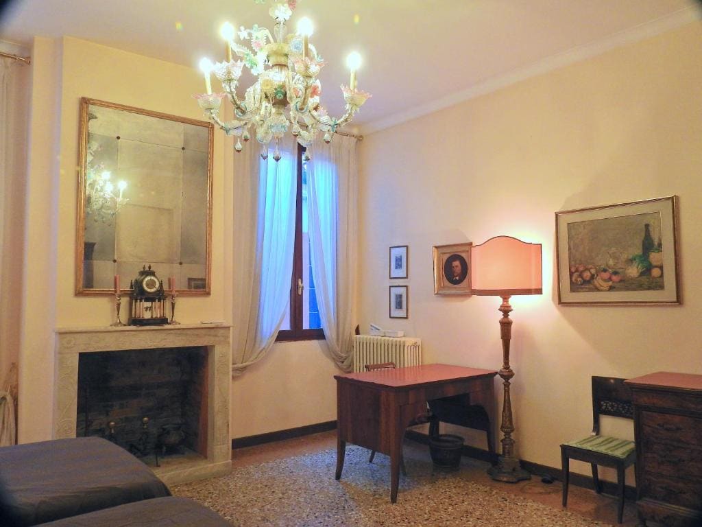 Double Room with Private External Bathroom room - Image 3