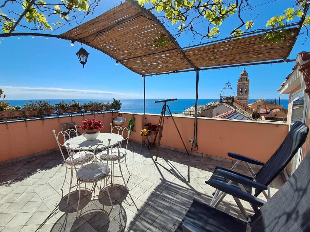 Double Room with Balcony and Sea View room - Image 2
