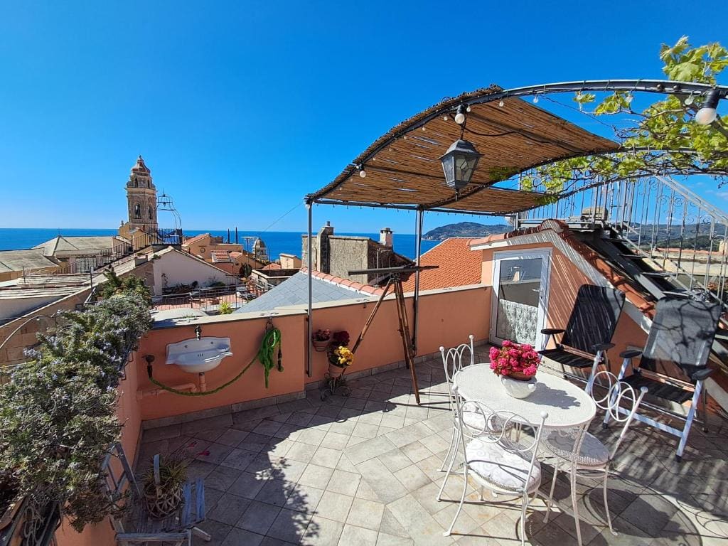 Double Room with Balcony and Sea View room - Image 1