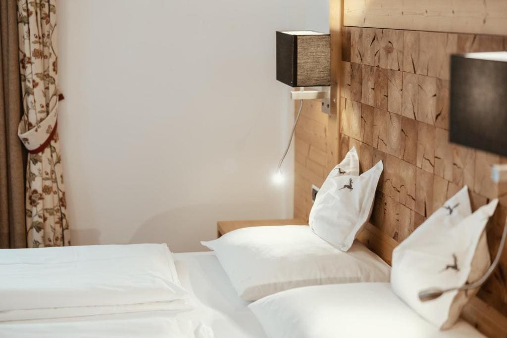 Double Room with Balcony room - Image 3