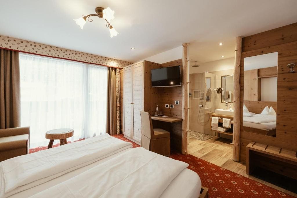 Superior Double Room room - Image 2