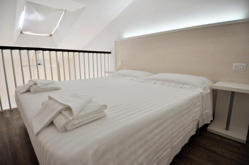 One-Bedroom Apartment - Split Level room - Image 3
