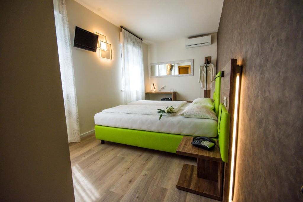 Small Double or Twin Room room - Image 3