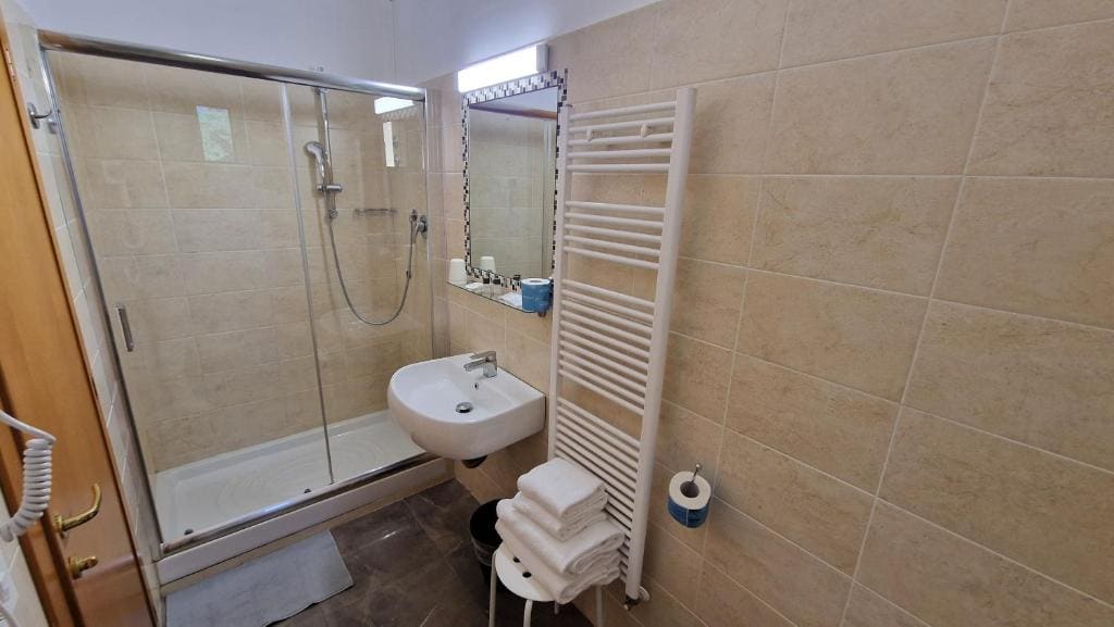 Quadruple Room room - Image 1
