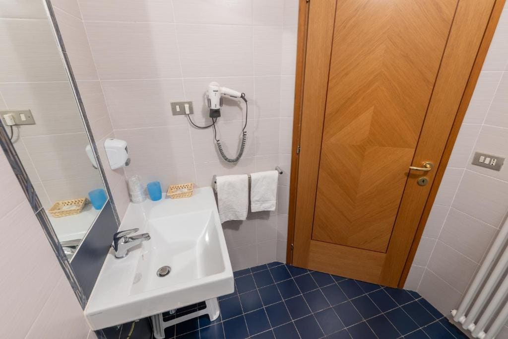 Basic Triple Room room - Image 3