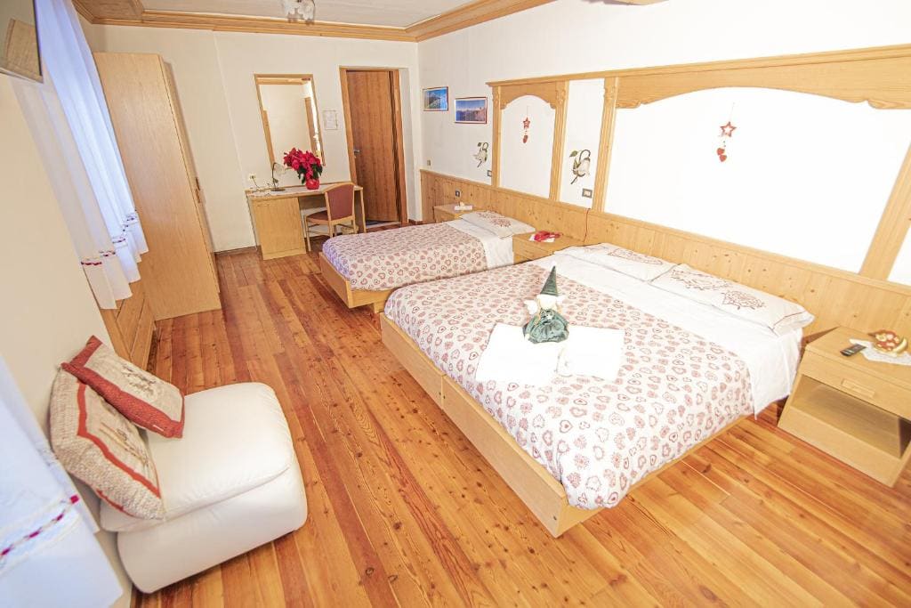 Comfort Triple Room room - Image 3