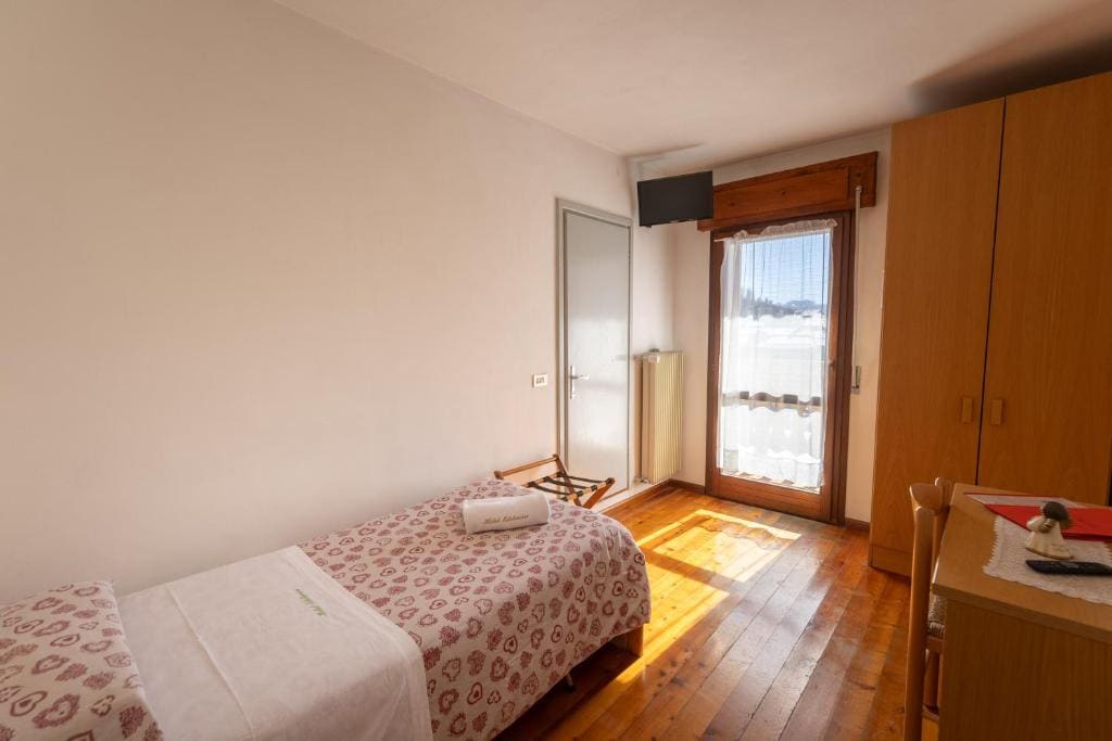 Comfort Triple Room room - Image 2