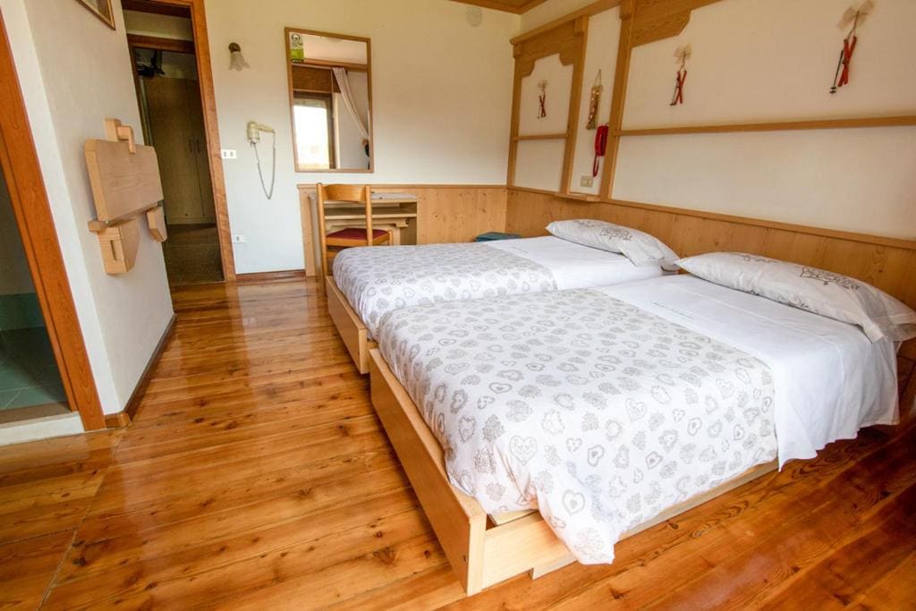 Double Room with Balcony room - Image 2