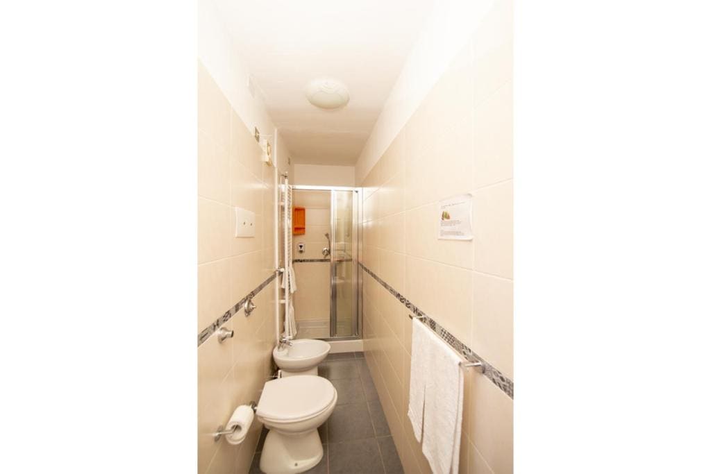 Double Room with Balcony room - Image 3