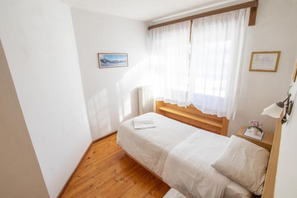 Standard Family Room room - Image 2