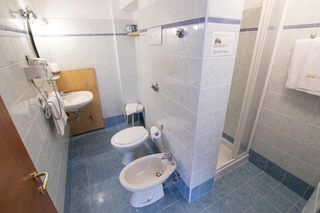 Standard Family Room room - Image 3
