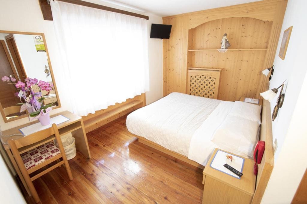 Standard Family Room room - Image 1