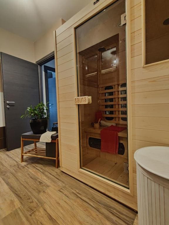 Apartment - Split Level room - Image 2