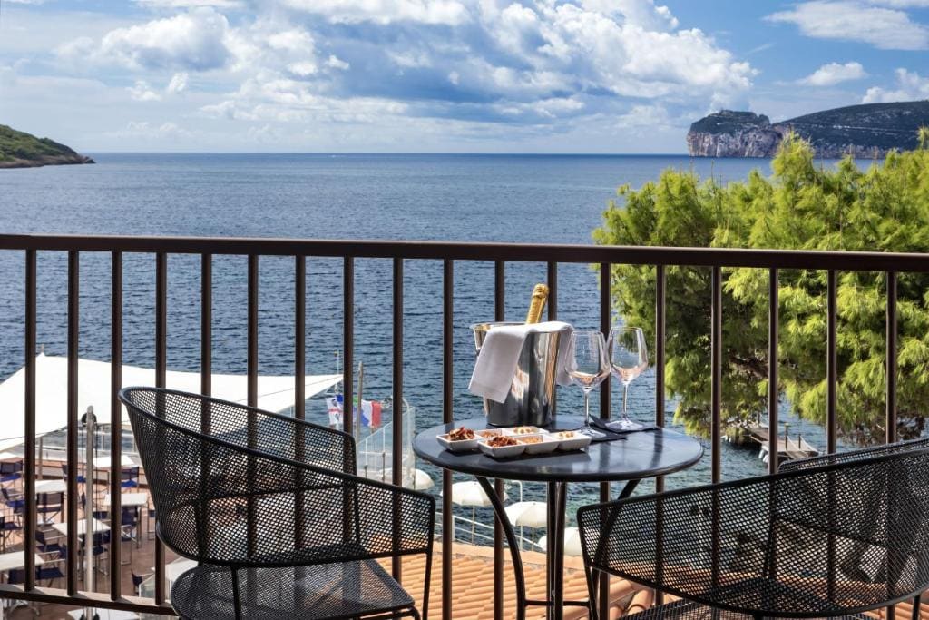 Deluxe Double or Twin Room with Sea View room - Image 3