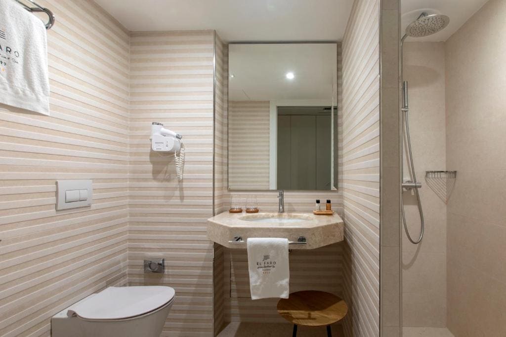 Deluxe Double or Twin Room with Sea View room - Image 2