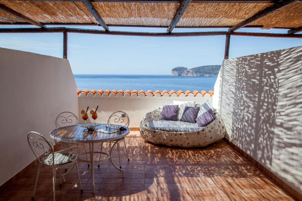 Deluxe Double with Sea View room - Image 3