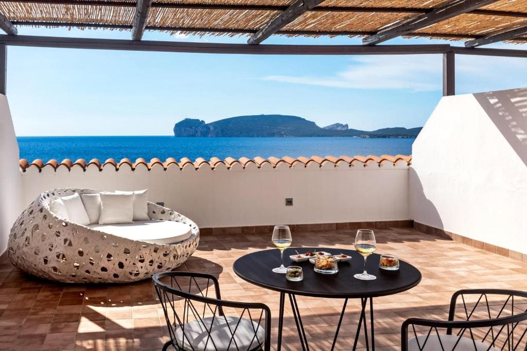 Deluxe Double with Sea View room - Image 1